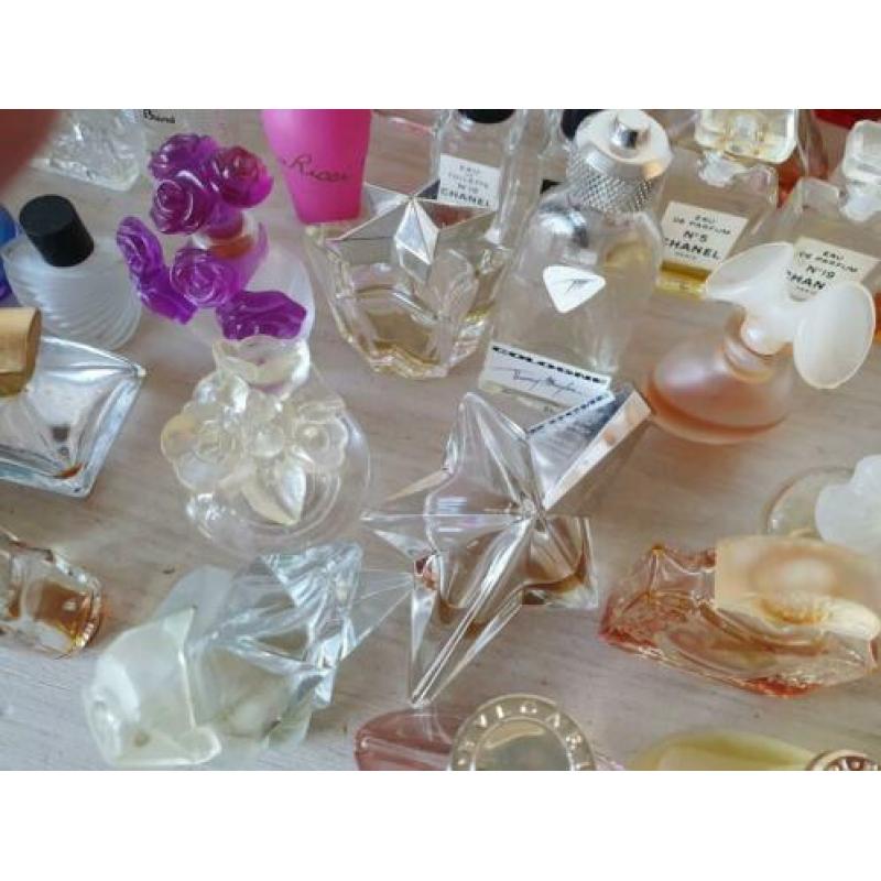 Oude mini flesjes miniatuur parfum