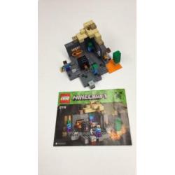 SB686 Lego minecraft 21119 compleet met boekje