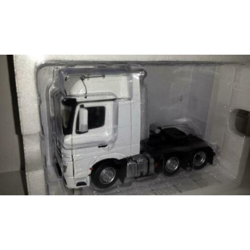 Marge Models 1:32 Mercedes-Benz Actros Gigaspace 6x2 wit