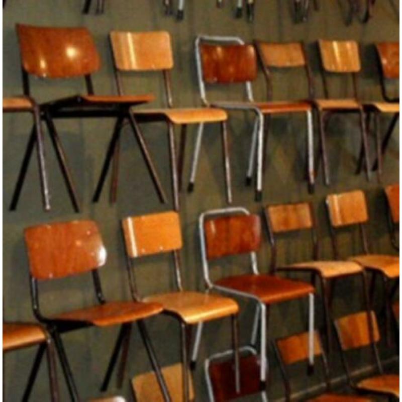 Gezocht: schoolstoelen, vintage partijen, retro stoel. 800