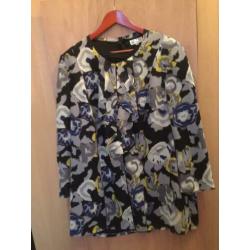 Prachtige blouse met top van Edgar Vos maat 48