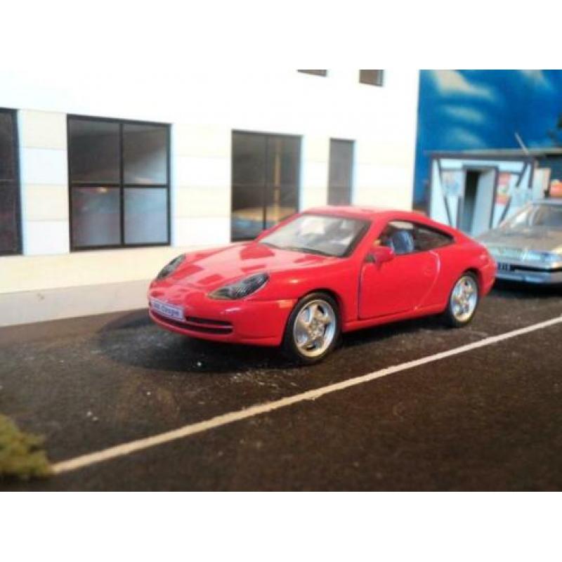 1/43 Porsche 996 911 Carrera - DeAgostini rood