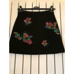 Zara rok skirt met geborduurde flower patches S