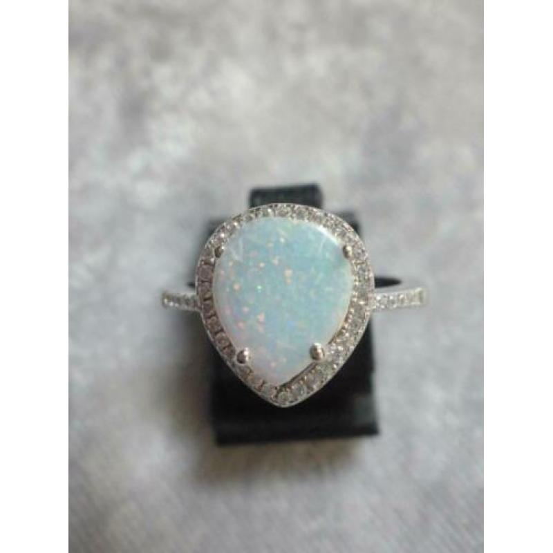 Mooie Fijne Sierlijke Zilveren Ring met Opaal - Druppelvorm