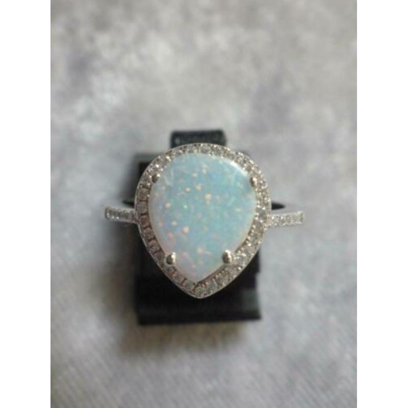 Mooie Fijne Sierlijke Zilveren Ring met Opaal - Druppelvorm