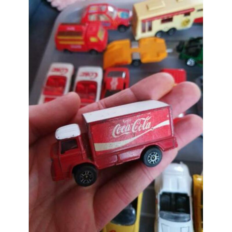 26 miniatuur auto's coca cola