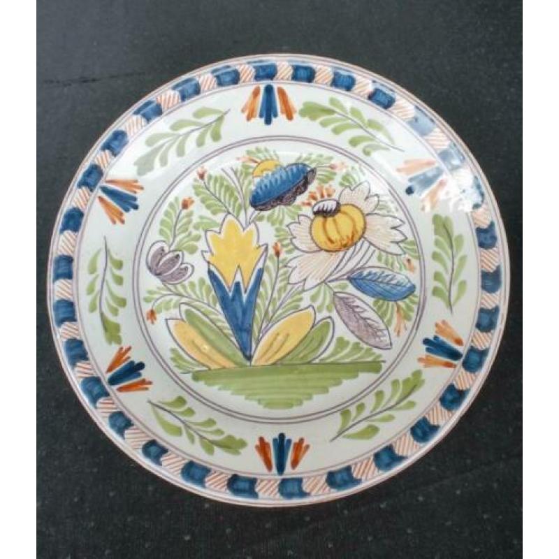 Polychroom Sierbord floraal – Tichelaar, Makkumer aardewerk