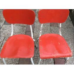 Tafel + 2 stoelen