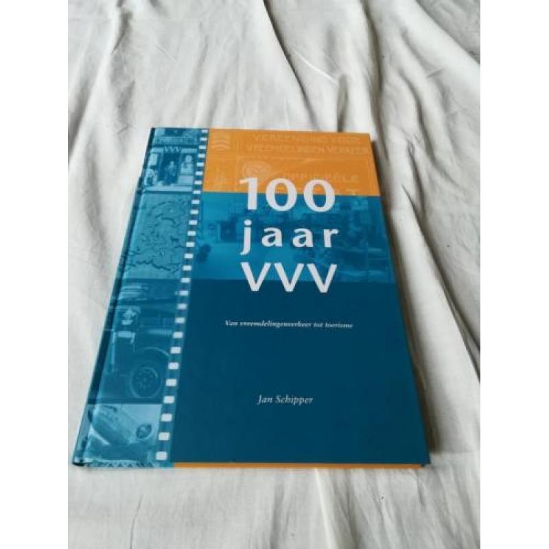 nieuw VVV boek 100 jaar van vreemdelingenverkeer tot toerism