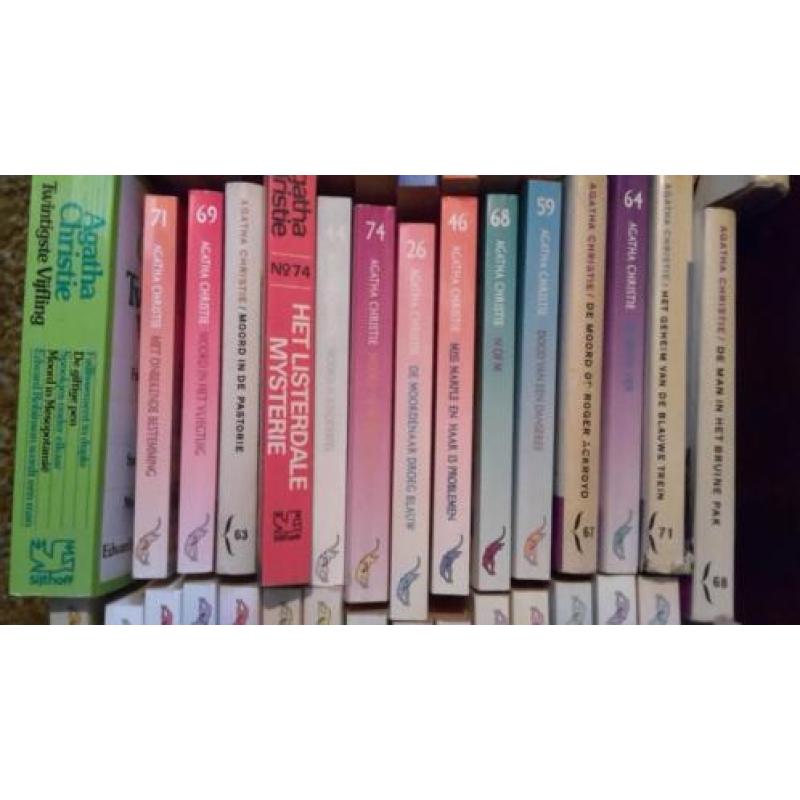 Agatha Christie boeken 42 titels en 1 bundel met vijf verhal